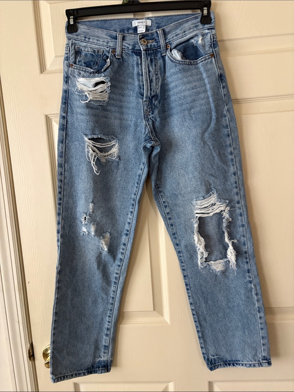 Forever 21 Classic High-Rise Distressed Women's Blue Jeans
